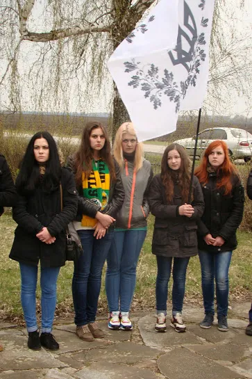 Футбольні фани, активісти «Нової сили» та священники вшанували пам’ять Героїв Коліївщини (Фоторепортаж) — фото 4
