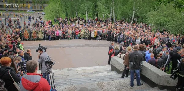 Житомиряни прощалися із трьома десантниками які загинули під Краматорськом (Фоторепортаж) — фото 1