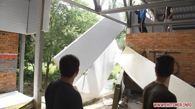 Активісти знесли паркан на будівництві АТБ (Фоторепортаж) + (Відео) — фото 9