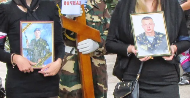 Сьогодні поховали 20-річного сержанта (Фото) — фото 1