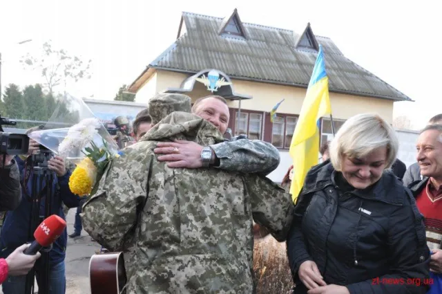 Сьогодні зустрічали бійців 95-ї бригади, які боронили Донецький аеропорт (Фото) — фото 2