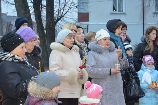 У Житомирі жалобною панахидою вшанували пам'ять жертв Голодомору (Фото) — фото 1