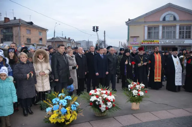 У Житомирі жалобною панахидою вшанували пам'ять жертв Голодомору (Фото) — фото 2
