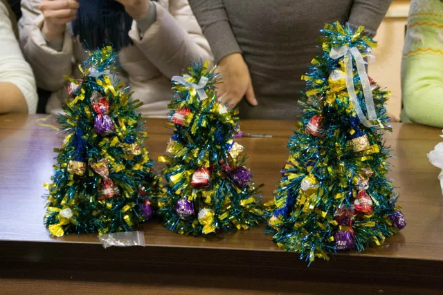 Студенти зібрали близько двох тисяч на подарунки військовим (Фото) — фото 6