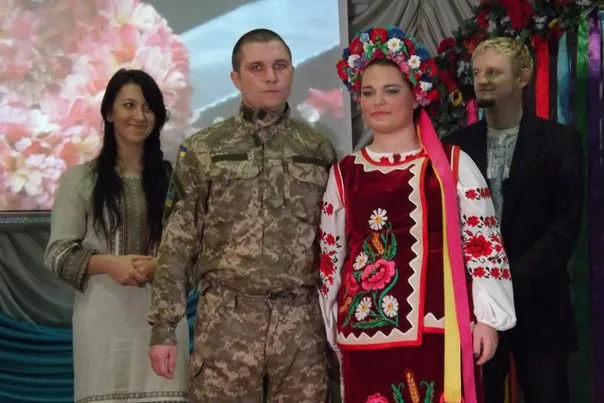 У Житомирі одружились санітарка з Нацгвардії та боєць батальйону «Айдар» (Фото) + (Відео) — фото 3