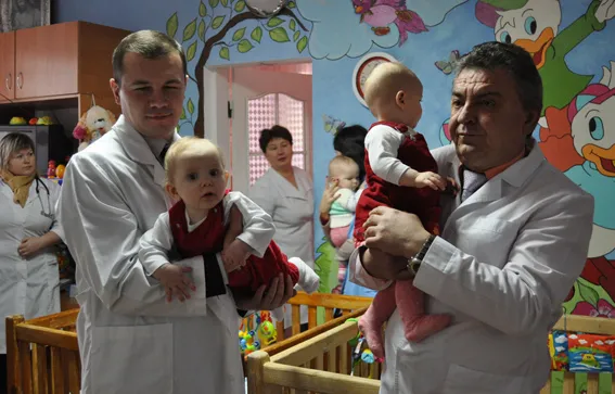 Житомирські міліціонери стали казковими Миколаями для дітей-сиріт (Фото) + (Відео) — фото 2