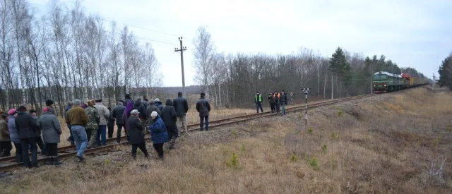 Селяни не дозволили залізничникам розібрати 21 кілометр залізниці (Фото) — фото 2