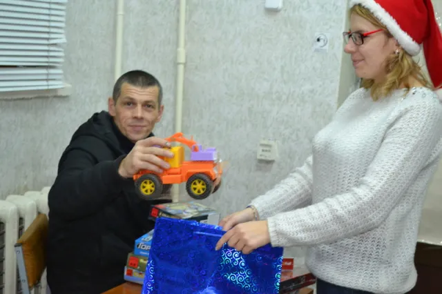 Волонтери передали подарунки дітям загиблих військових (Фото) — фото 7