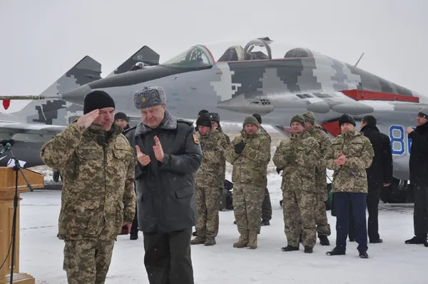 Десять десантників із 95 аеромобільної бригади отримали ордени від Президента в Озерному (Фоторепортаж) — фото 1
