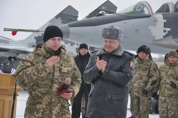 Десять десантників із 95 аеромобільної бригади отримали ордени від Президента в Озерному (Фоторепортаж) — фото 6