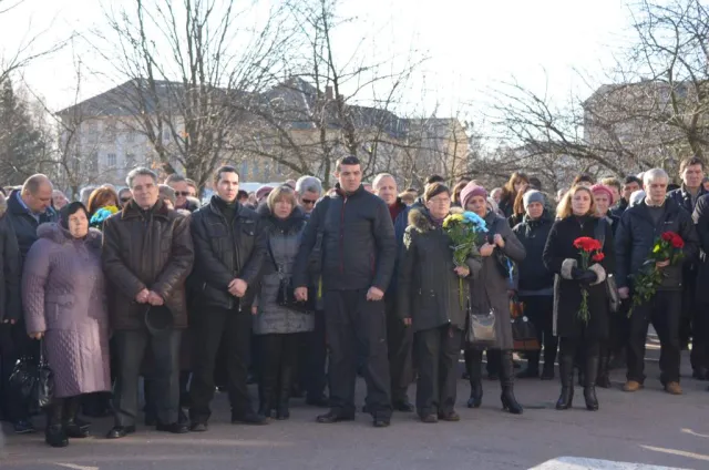 У Житомирі прощалися із військовим 95-ї окремої аеромобільної бригади Анатолієм Стратовичем (Фото) — фото 3