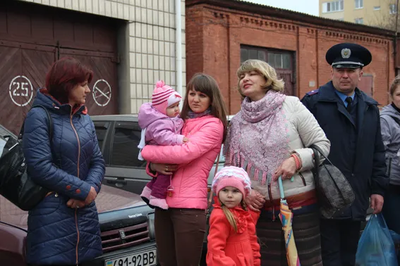Дванадцятий зведений загін правоохоронців Житомирщини відбув у зоні АТО (фоторепортаж) + (відео) — фото 4