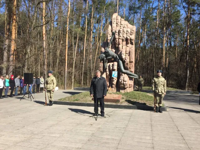 У Житомирі вшанували в’язнів фашистських концтаборів (фото) — фото 3