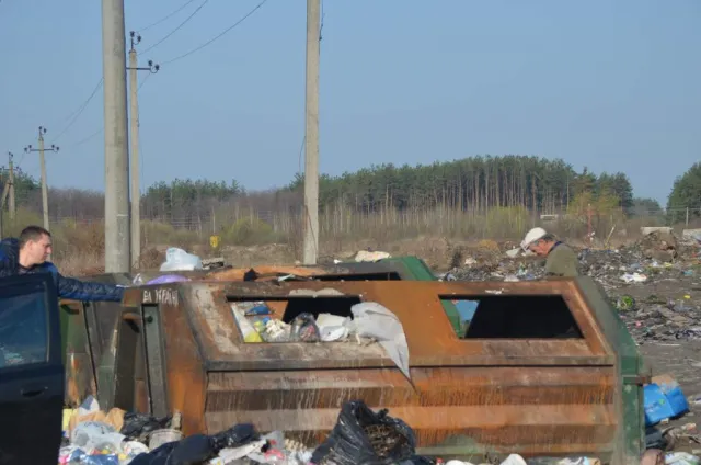 Житомирян штрафують за створення стихійного сміттєзвалища (фото) — фото 1
