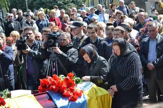 Житомир попрощався з героєм-добровольцем Віктором Лаговським (фоторепортаж) — фото 7