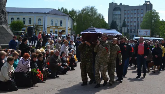 Житомир попрощався з героєм-добровольцем Віктором Лаговським (фоторепортаж) — фото 9