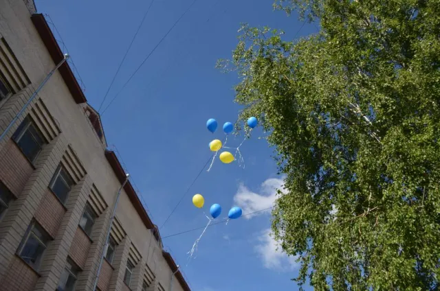 Для 26 тисяч житомирських школярів сьогодні відбулося свято «Останнього дзвоника» (фото) — фото 1