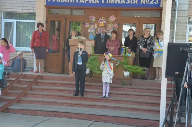 Для 26 тисяч житомирських школярів сьогодні відбулося свято «Останнього дзвоника» (фото) — фото 3