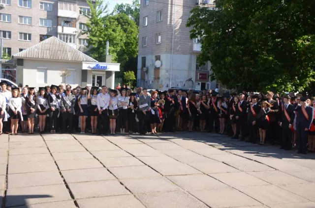 Для 26 тисяч житомирських школярів сьогодні відбулося свято «Останнього дзвоника» (фото) — фото 9