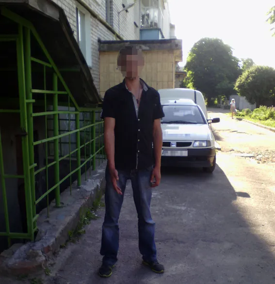 Правоохоронці затримали двох молодиків, які обікрали 20 підвалів (відео) — фото 1