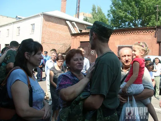 Зведений загін Житомирщини вирушив боронити правопорядок у зоні АТО (фото) — фото 2