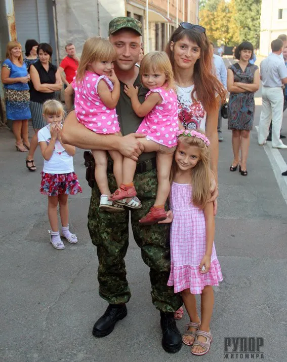 Зведений загін Житомирщини вирушив боронити правопорядок у зоні АТО (фото) — фото 4