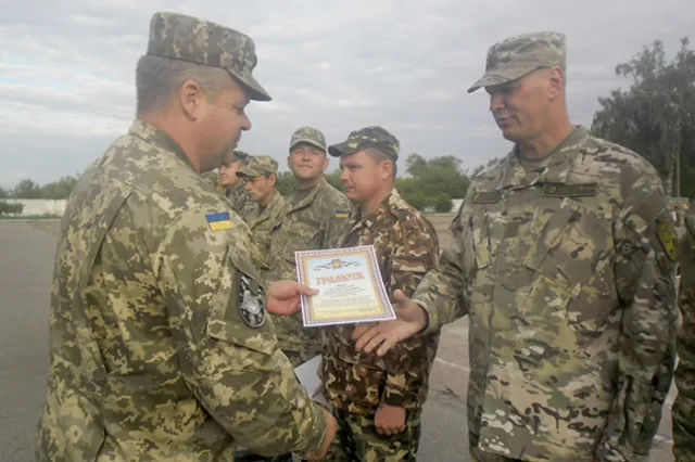 В Бердичеві близько сотні військових звільнили в запас (фото) — фото 4