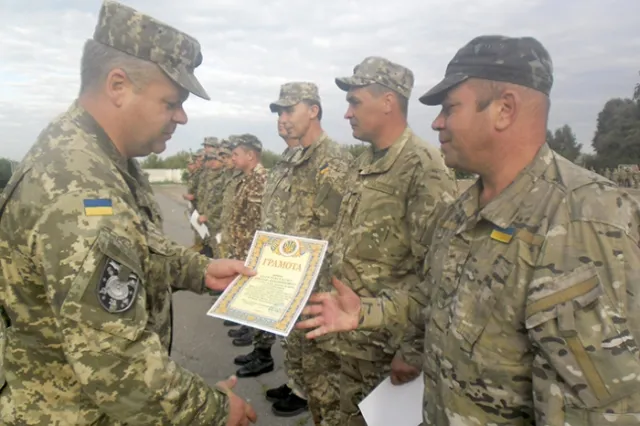 В Бердичеві близько сотні військових звільнили в запас (фото) — фото 5