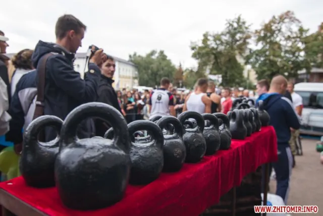 На День Житомира жителі вшанували 1131-ий День народження рідного міста гирями (фото, відео) — фото 15