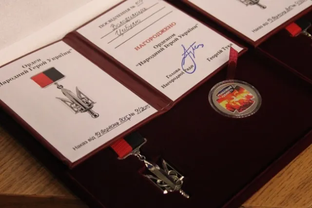 Відзнакою "Народний герой України" нагородили сміливців Житомирщини (фото, відео) — фото 1