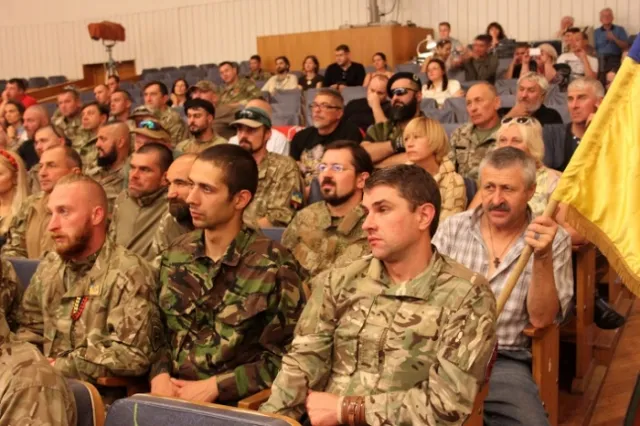 Відзнакою "Народний герой України" нагородили сміливців Житомирщини (фото, відео) — фото 2