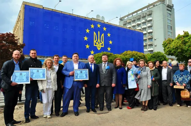 Найбільший прапор ЄС: встановлено рекорд в Житомирі — фото 1
